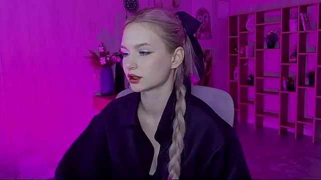 AvaDaviis online show from 10/07/25, 03:20