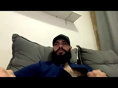 Snapshot of Min-- chatting on 08/02/26, 01:04 Min-- online show from 08/02/26, 01:04