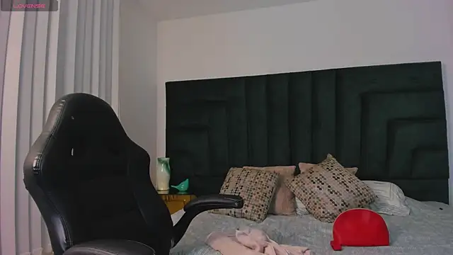 Snapshot of valerieMattson chatting on 09/28/25, 05:40 valerieMattson online show from 09/28/25, 05:40