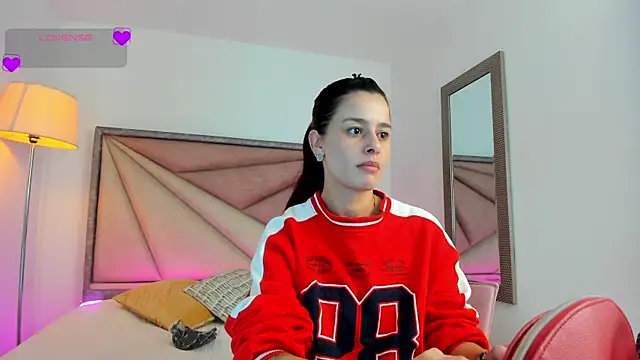 Snapshot of valerieMattson chatting on 10/20/25, 05:57 valerieMattson online show from 10/20/25, 05:57