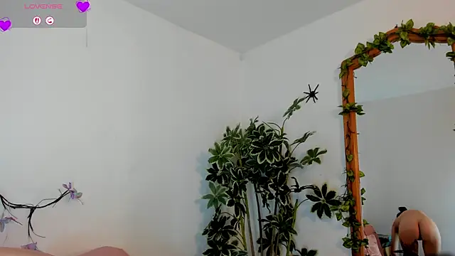 Snapshot of valerieMattson chatting on 11/09/25, 07:12 valerieMattson online show from 11/09/25, 07:12