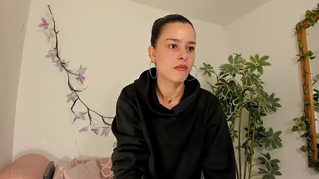 Snapshot of valerieMattson chatting on 11/27/25, 04:31 valerieMattson online show from 11/27/25, 04:31