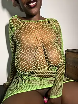 Snapshot of bustyblackebony chatting on 10/02/25, 07:43 bustyblackebony online show from 10/02/25, 07:43