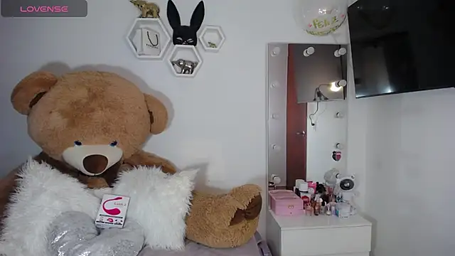 Snapshot of channel-rose1 chatting on 10/01/25, 12:16 channel-rose1 online show from 10/01/25, 12:16