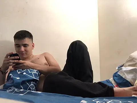 Snapshot of Cesar_Augusto chatting on 09/15/25, 01:49 Cesar Augusto online show from 09/15/25, 01:49