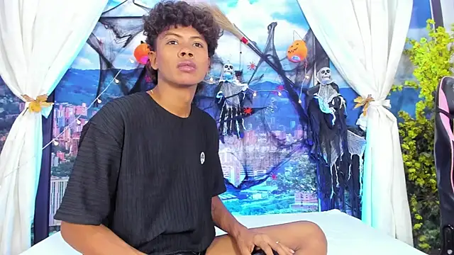 MilthonDelis online show from 10/22/25, 03:29