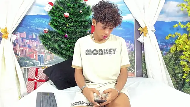 MilthonDelis online show from 11/18/25, 03:23