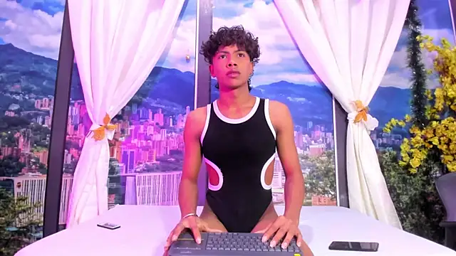 MilthonDelis online show from 12/18/25, 03:56