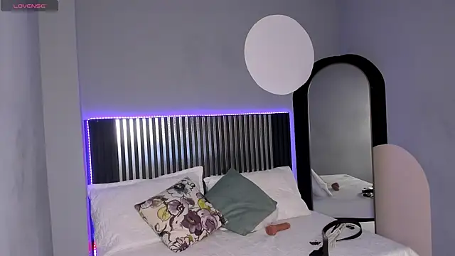 Snapshot of Emilybeltons chatting on 10/06/25, 08:06 Emilybeltons online show from 10/06/25, 08:06