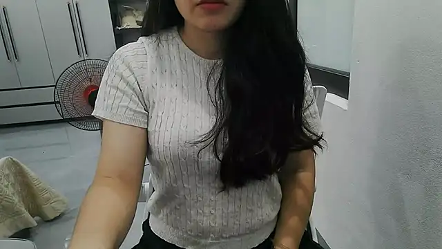 Snapshot of Emachiii chatting on 07/21/26, 12:29 Emachiii online show from 07/21/26, 12:29