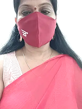 Snapshot of shivani27 chatting on 09/12/25, 03:34 shivani27 online show from 09/12/25, 03:34