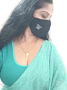 shivani27 online show from 04/15/26, 08:09