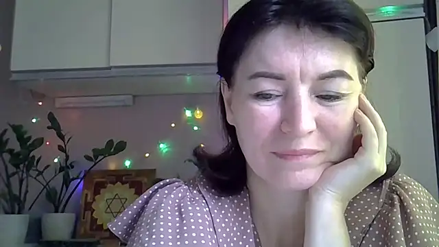 Krystal 82 online show from 10/05/25, 07:07