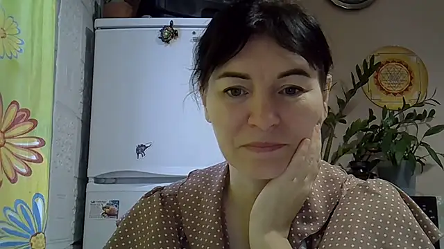 Krystal 82 online show from 11/05/25, 09:09