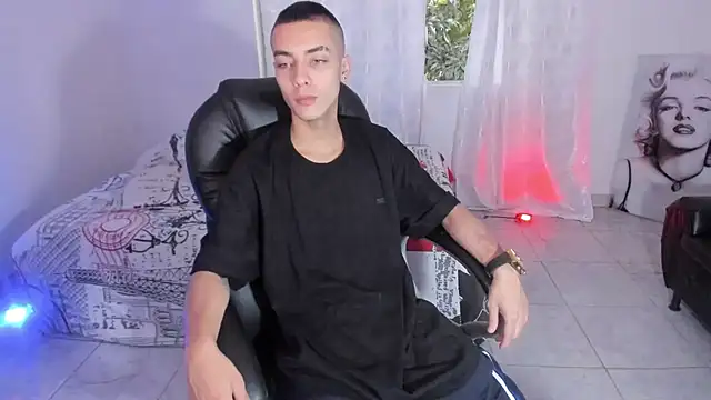 Snapshot of Dereck_Boy8 chatting on 10/14/25, 09:15 Dereck Boy8 online show from 10/14/25, 09:15