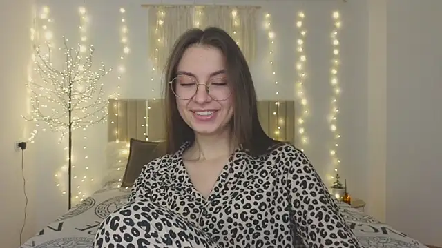 Real cutie1 online show from 12/19/25, 01:51