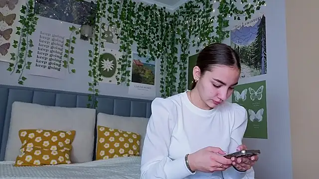 Ashley Pierce online show from 10/05/25, 04:11