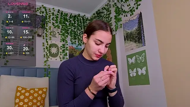 Ashley Pierce online show from 10/15/25, 04:12