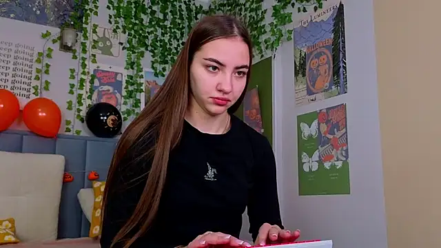 Ashley Pierce online show from 10/23/25, 04:12