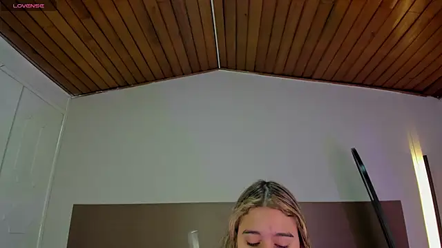 Rachell criss online show from 05/15/26, 04:08