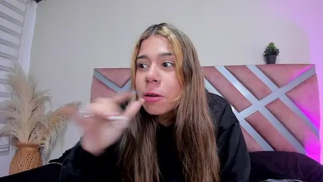 Rachell criss online show from 06/02/26, 04:25