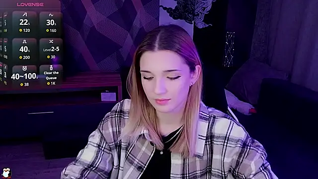 Snapshot of Sandy_Belle chatting on 10/19/25, 06:08 Sandy Belle online show from 10/19/25, 06:08