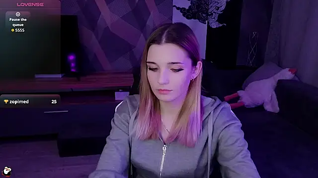 Snapshot of Sandy_Belle chatting on 10/28/25, 07:16 Sandy Belle online show from 10/28/25, 07:16