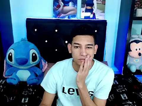 Snapshot of x_oliver_x chatting on 11/20/25, 03:50 x oliver x online show from 11/20/25, 03:50