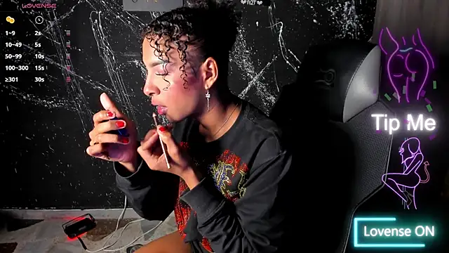 Snapshot of kileyyHot chatting on 10/27/25, 04:05 kileyyHot online show from 10/27/25, 04:05