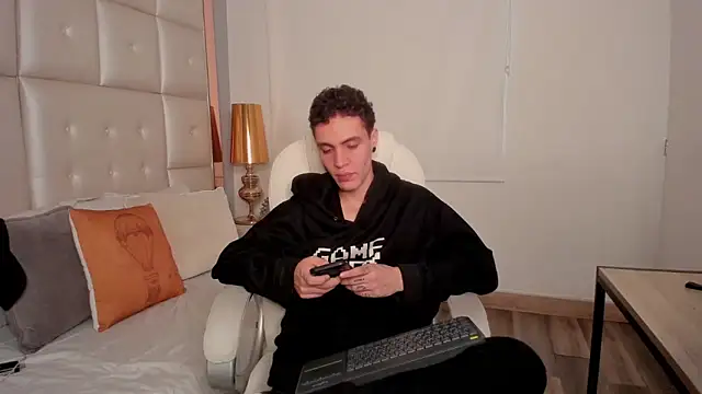 Snapshot of dark_sun302 chatting on 09/15/25, 09:04 dark sun302 online show from 09/15/25, 09:04