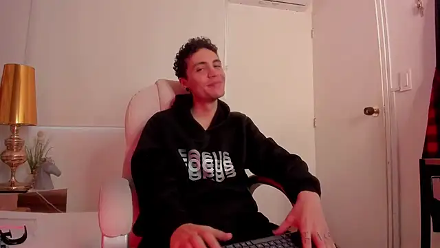 Snapshot of dark_sun302 chatting on 10/05/25, 09:02 dark sun302 online show from 10/05/25, 09:02