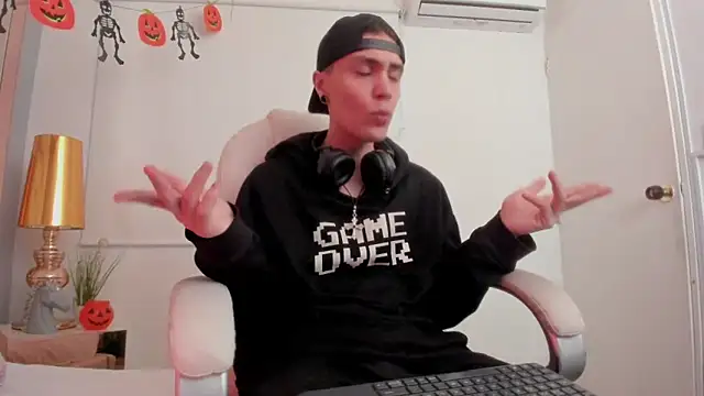 Snapshot of dark_sun302 chatting on 10/28/25, 09:50 dark sun302 online show from 10/28/25, 09:50