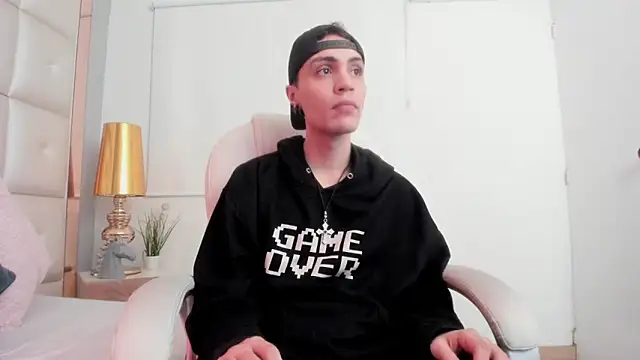 Snapshot of dark_sun302 chatting on 11/21/25, 10:08 dark sun302 online show from 11/21/25, 10:08