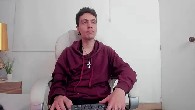 Snapshot of dark_sun302 chatting on 11/29/25, 10:02 dark sun302 online show from 11/29/25, 10:02