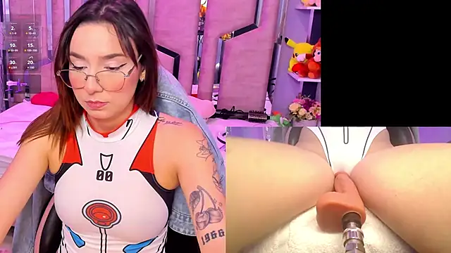 NicoleFerrel online show from 09/17/25, 03:03