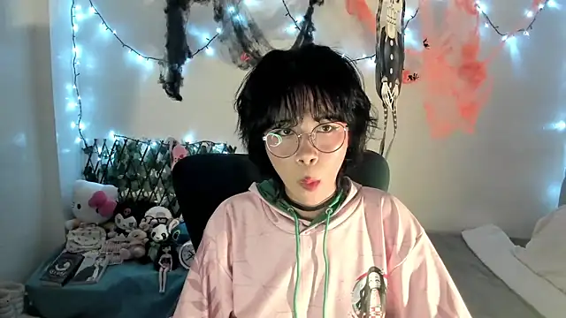 Snapshot of dolliette24 chatting on 10/12/25, 02:10 dolliette24 online show from 10/12/25, 02:10