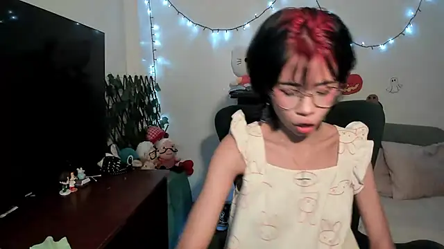 Snapshot of dolliette24 chatting on 11/02/25, 08:00 dolliette24 online show from 11/02/25, 08:00