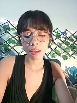 Snapshot of dolliette24 chatting on 05/17/26, 05:38 dolliette24 online show from 05/17/26, 05:38