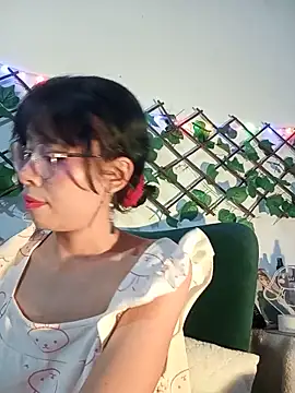 Snapshot of dolliette24 chatting on 05/21/26, 03:46 dolliette24 online show from 05/21/26, 03:46