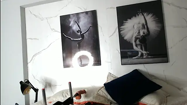 Evaa 18 online show from 12/22/25, 05:43