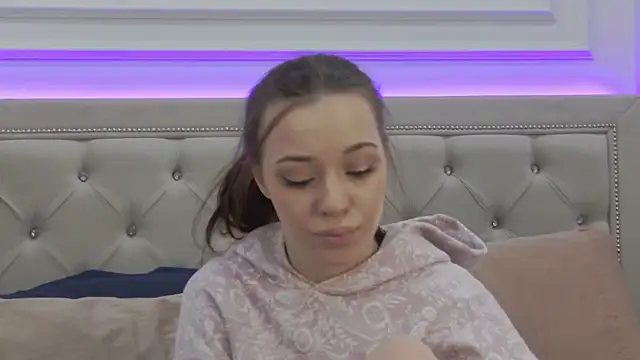 ZoeyNeal online show from 03/09/26, 01:59