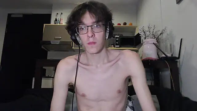 Snapshot of LovesomeCookie chatting on 10/13/25, 02:06 LovesomeCookie online show from 10/13/25, 02:06