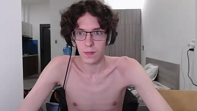 Snapshot of LovesomeCookie chatting on 11/06/25, 07:37 LovesomeCookie online show from 11/06/25, 07:37