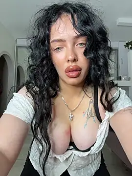 Hannah xBaby online show from 10/31/25, 12:06