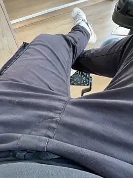 Snapshot of Mrdim26 chatting on 09/09/25, 10:15 Mrdim26 online show from 09/09/25, 10:15