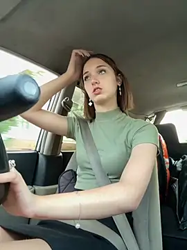 Snapshot of DollyTall chatting on 09/09/25, 12:37 DollyTall online show from 09/09/25, 12:37