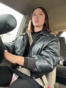 Snapshot of DollyTall chatting on 09/30/25, 11:04 DollyTall online show from 09/30/25, 11:04