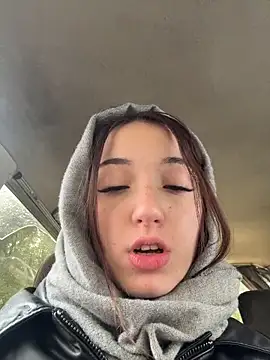 Snapshot of DollyTall chatting on 10/02/25, 08:43 DollyTall online show from 10/02/25, 08:43