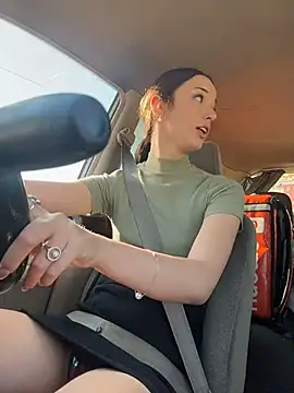 Snapshot of DollyTall chatting on 10/07/25, 09:39 DollyTall online show from 10/07/25, 09:39