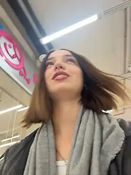 Snapshot of DollyTall chatting on 10/13/25, 07:41 DollyTall online show from 10/13/25, 07:41